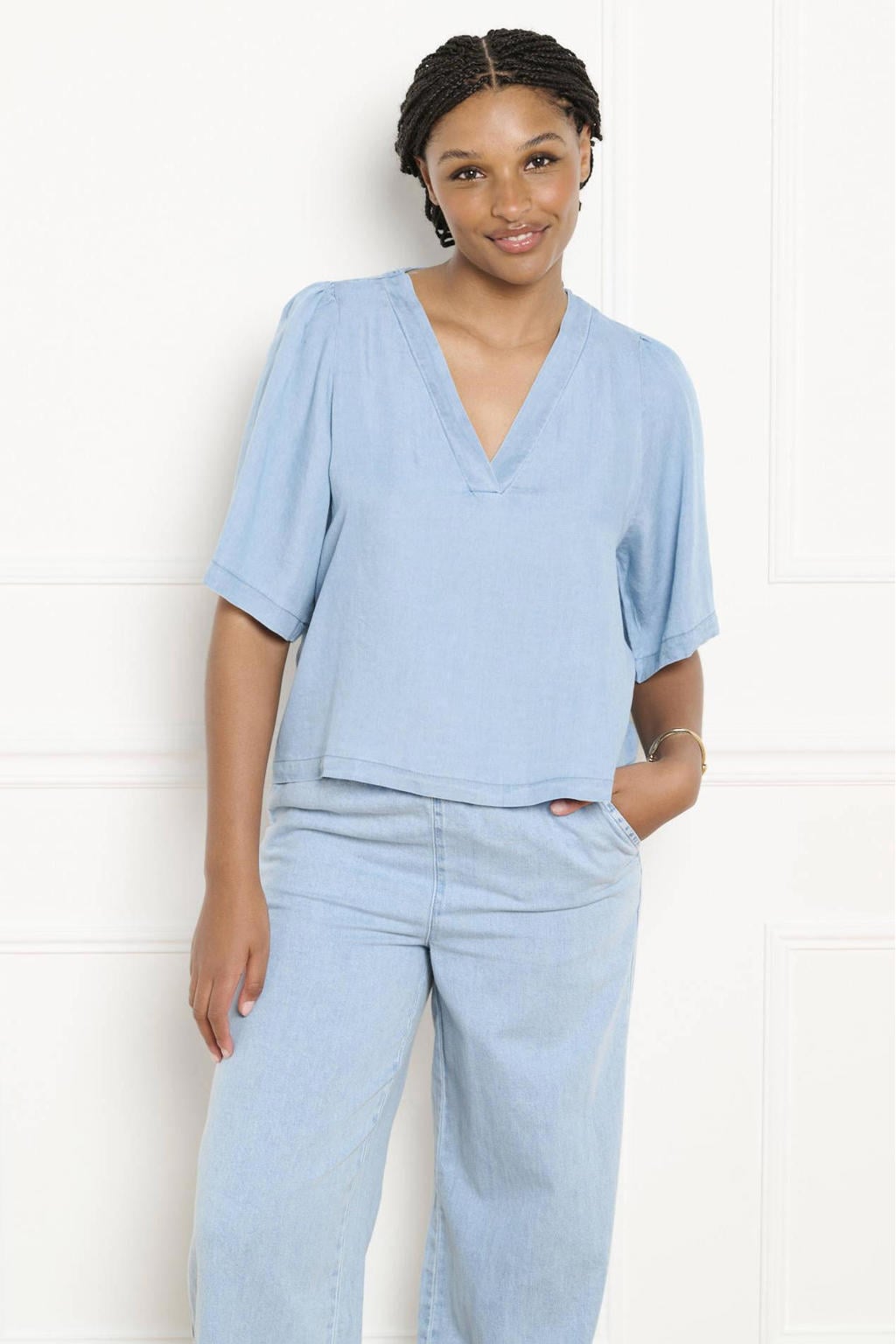 Light blue denim dames LOLALIZA top met effen, korte mouwen en V-hals