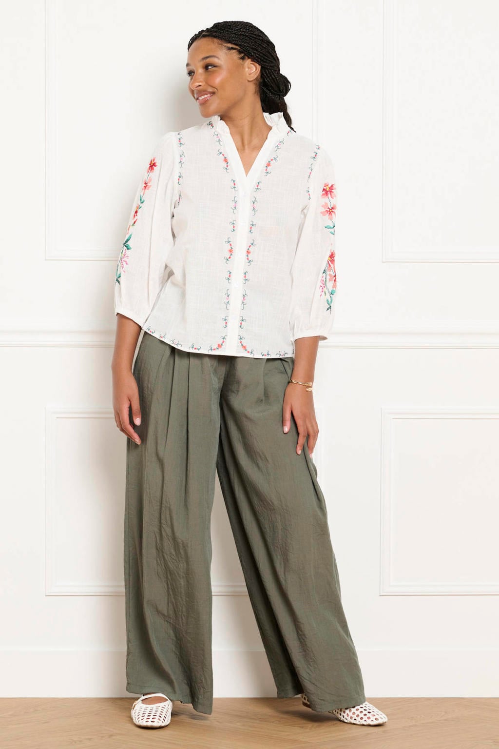 Witte dames LOLALIZA blouse broderie van katoen met effen, lange mouwen, opstaande kraag en knoopsluiting
