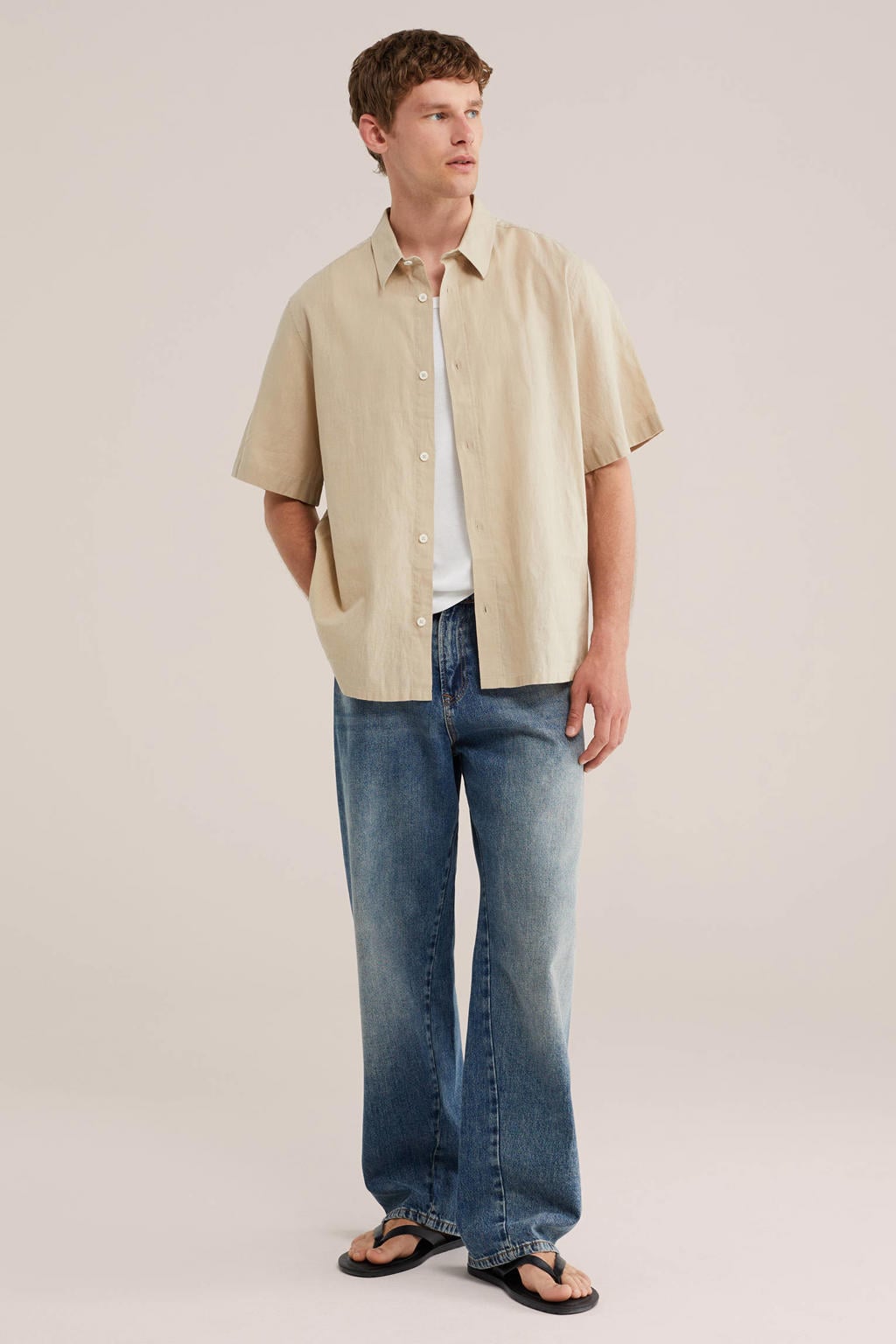 Zandkleurige heren WE Fashion relaxed casual overhemd van linnen met effen, korte mouwen, klassieke kraag en knoopsluiting