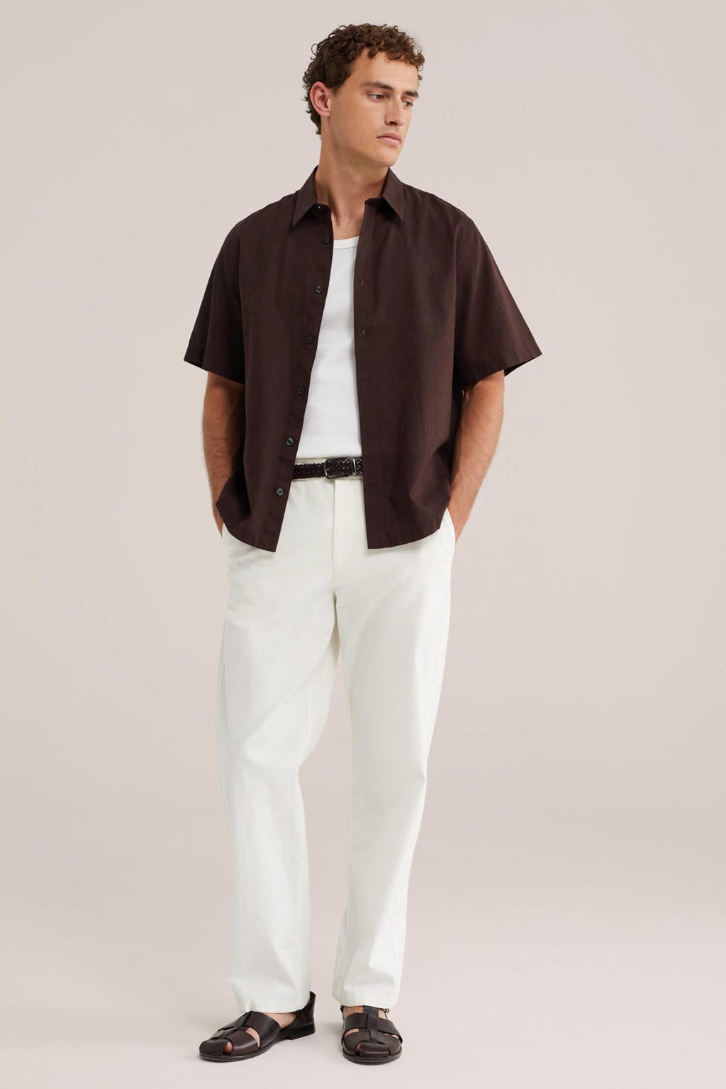 Donkerblauwe heren WE Fashion relaxed casual overhemd van linnen met effen, korte mouwen, klassieke kraag en knoopsluiting