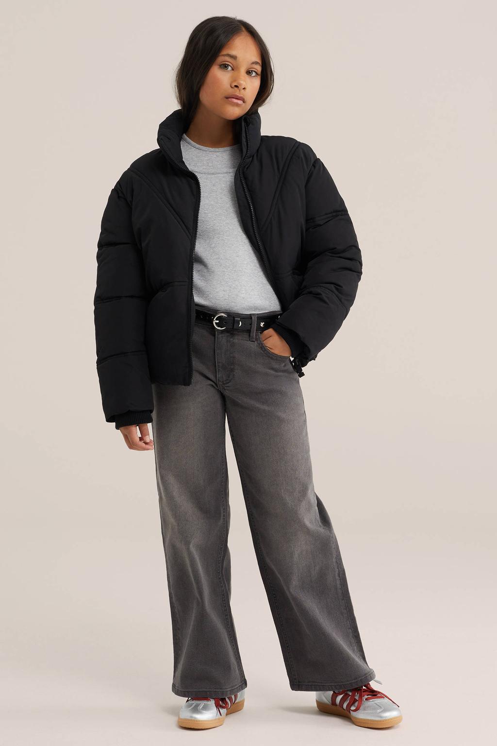 Zwarte meisjes WE Fashion winterjas van polyester met effen, lange mouwen, opstaande kraag, ritssluiting en geribde boorden