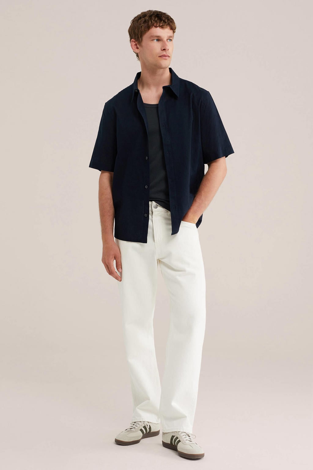Donkerblauwe heren WE Fashion relaxed casual overhemd van linnen met effen, korte mouwen, klassieke kraag en knoopsluiting