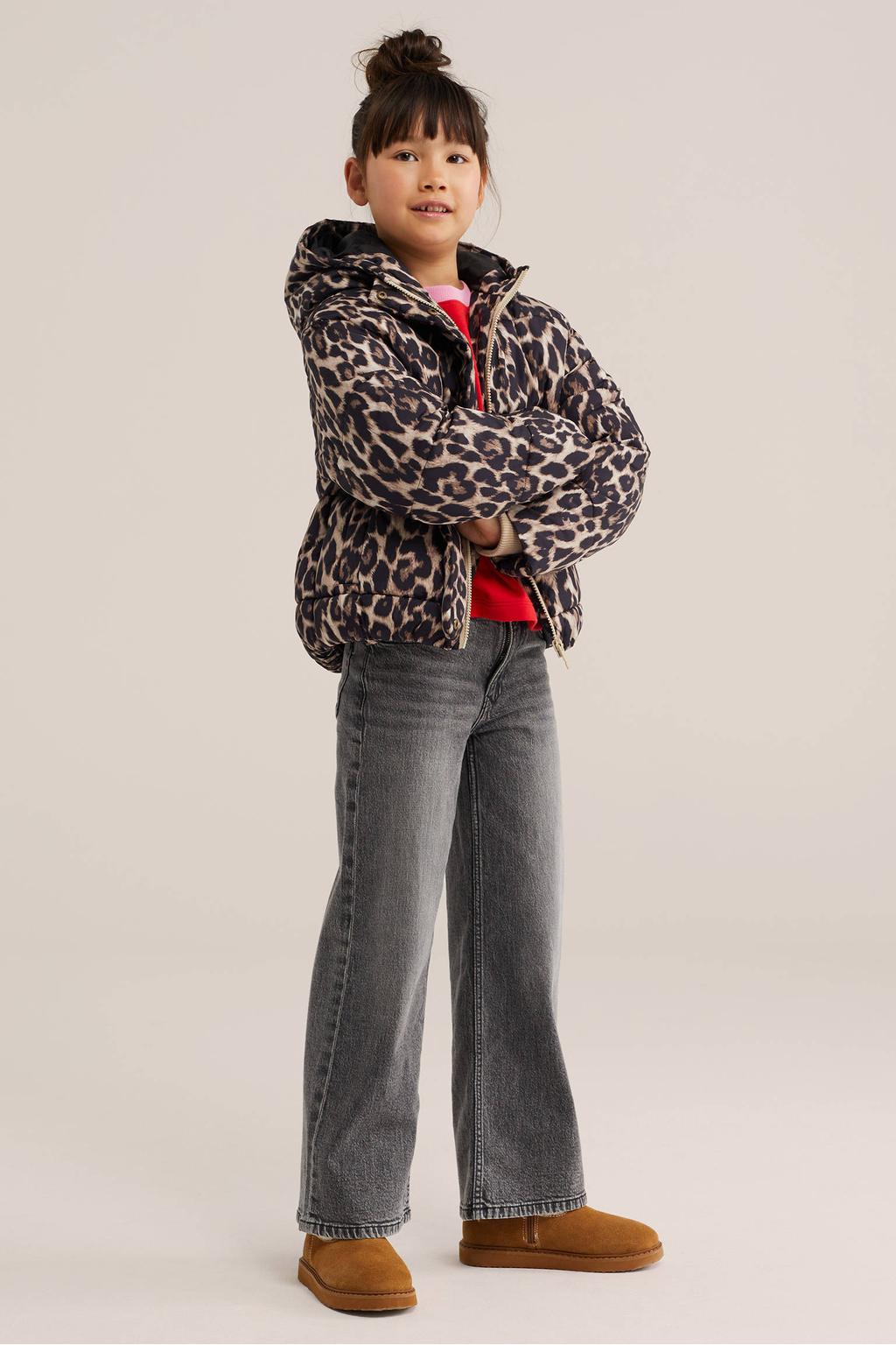 Bruin, beige en zwarte meisjes WE Fashion winterjas van polyester met panterprint, lange mouwen, opstaande kraag, ritssluiting en elastische boord