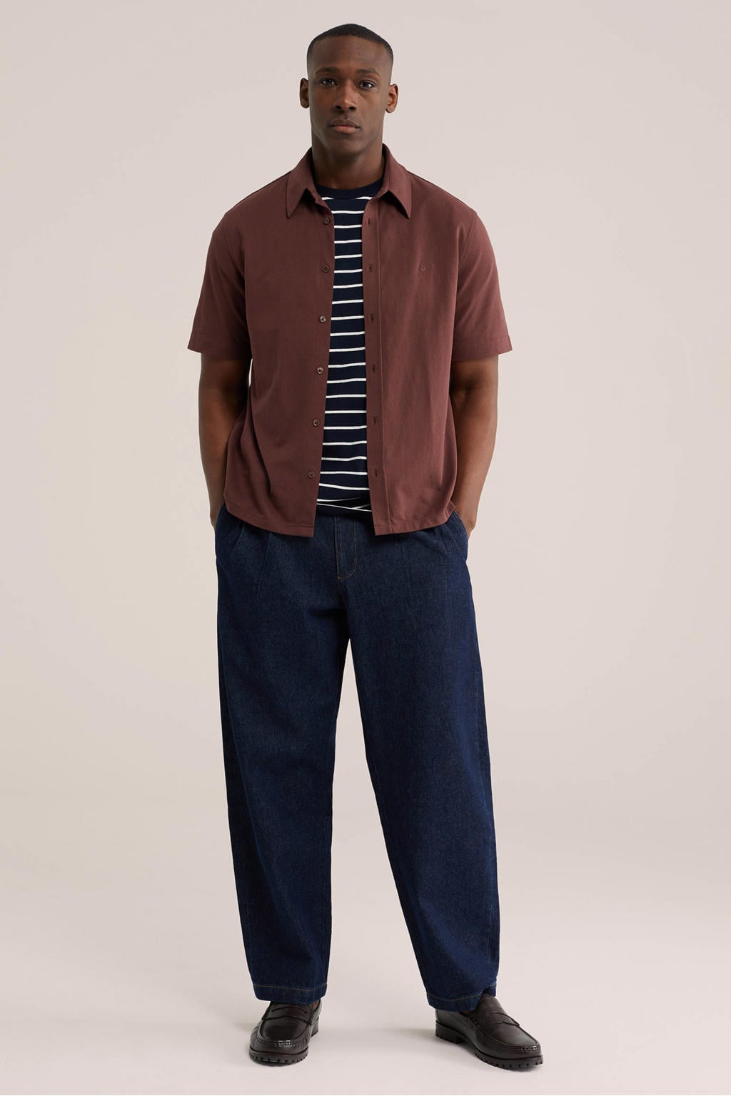 Donkerblauwe heren WE Fashion regular casual overhemd van katoen met effen, korte mouwen, klassieke kraag en knoopsluiting