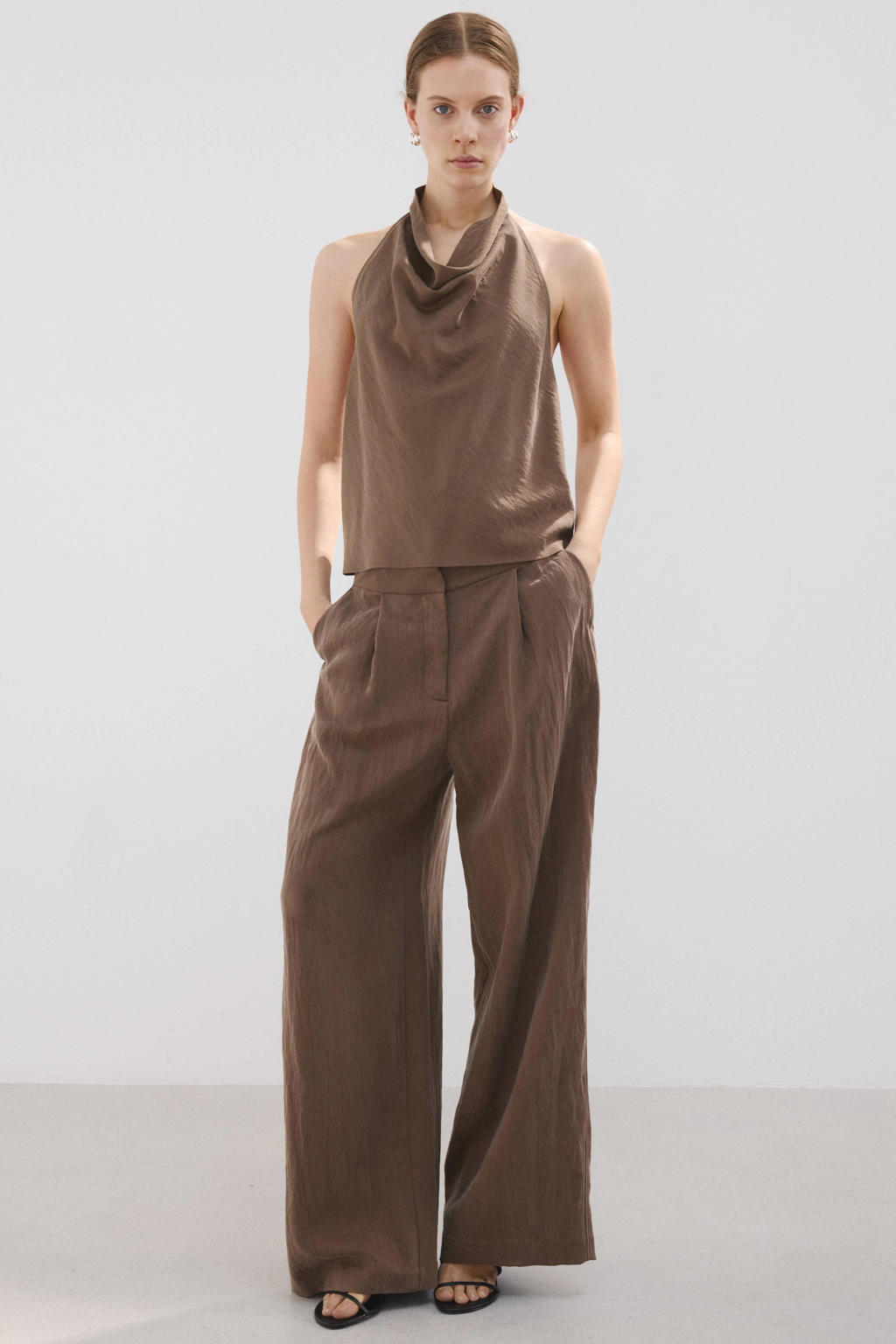 Bruine dames Mango straight regular waist broek van lyocell met rits, haak- en knoopsluiting en effen