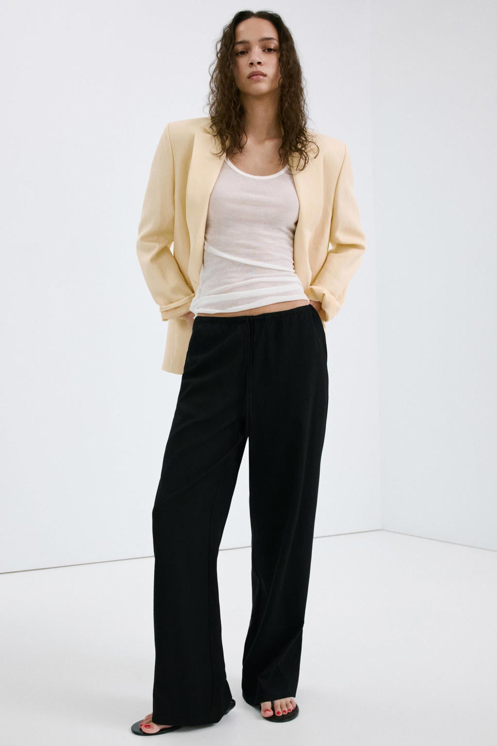 Zwarte dames Mango wide leg regular waist broek van viscose met elastische tailleband met koord en effen