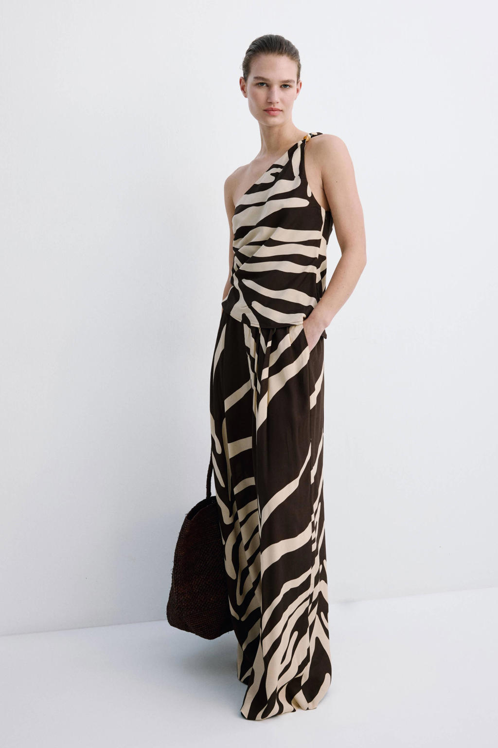 Bruin en ecru dames Mango top van viscose met zebraprint, one shoulder en kraaltjes
