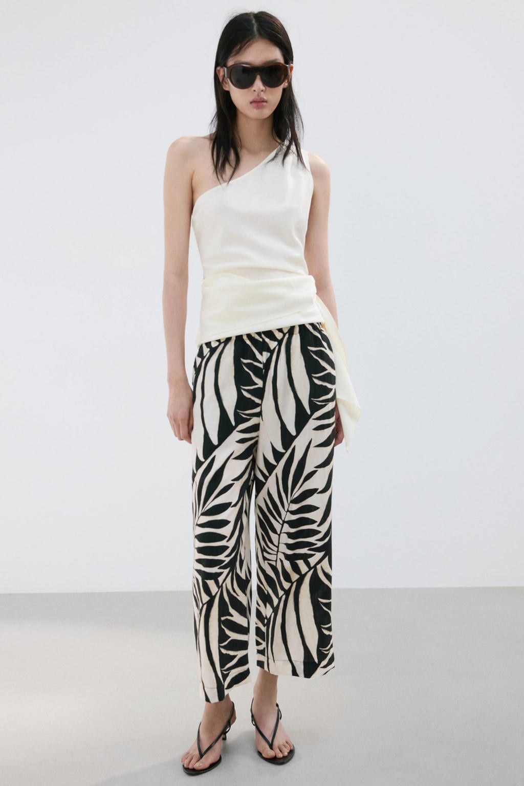 Zwart en ecru dames Mango wide leg regular waist broek van viscose met elastische inzet