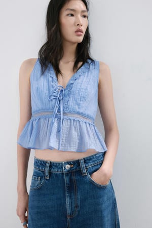 cropped top broderie lichtblauw