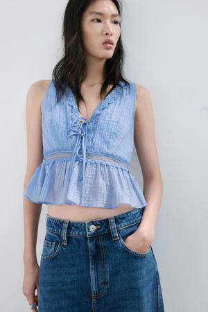 cropped top broderie lichtblauw