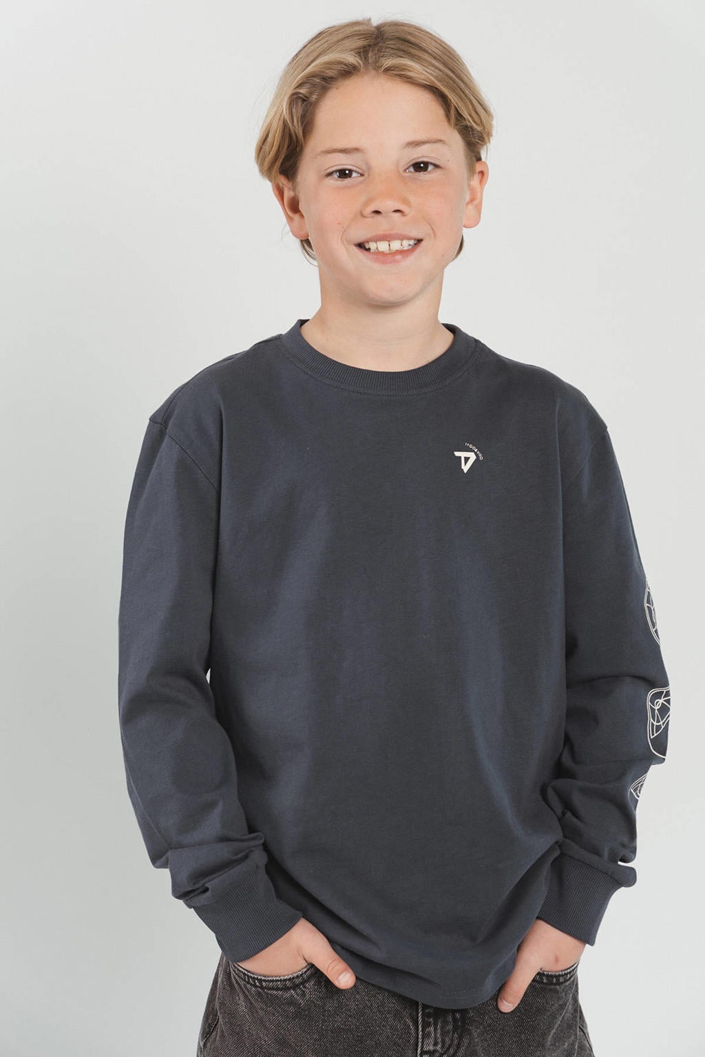 Donkerblauwe jongens TYGO & vito NextGen jersey longsleeve met backprint, lange mouwen en ronde hals