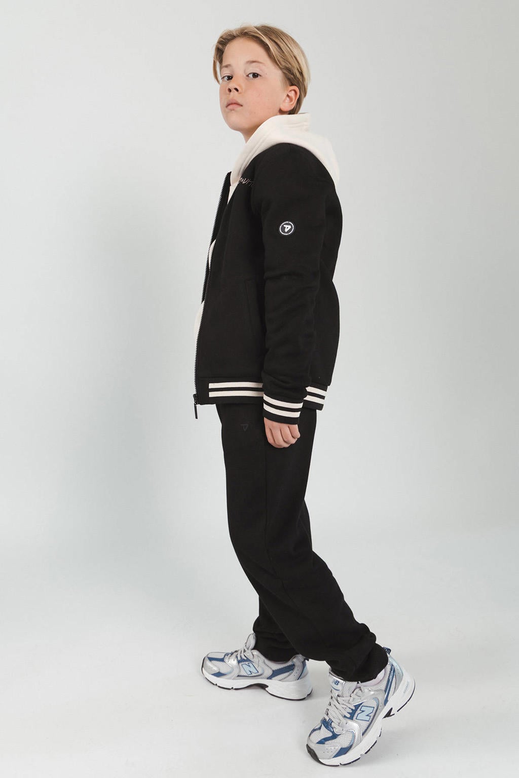 Zwarte jongens TYGO & vito NextGen regular fit sweatpant met elastische tailleband met koord en effen