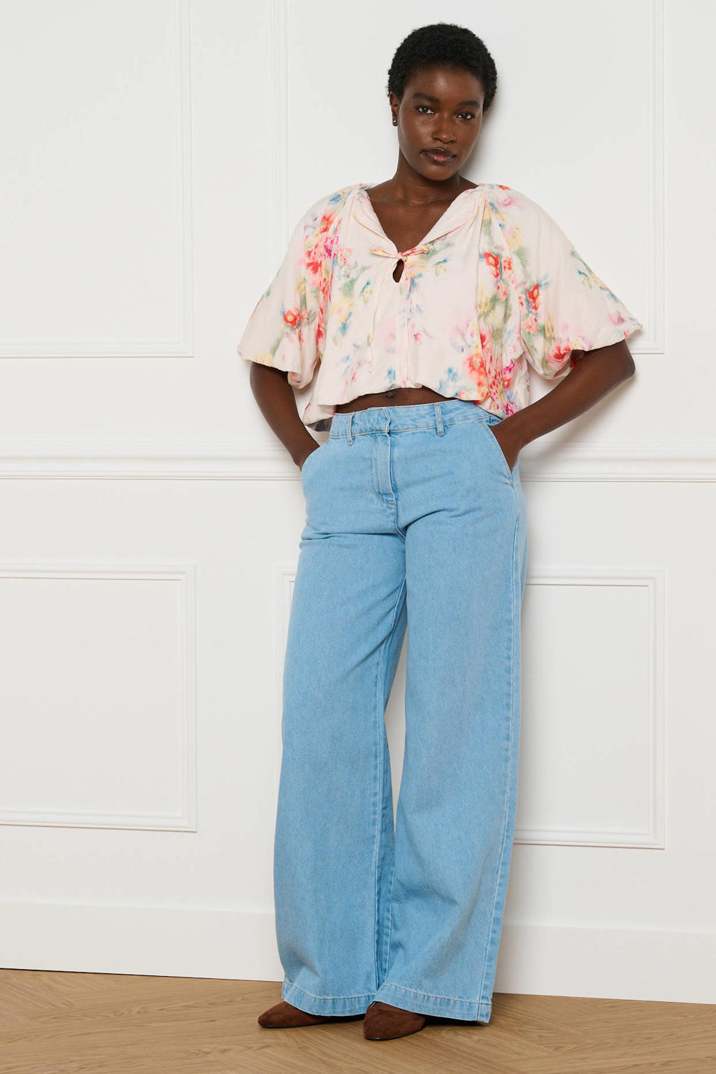 Medium blue denim dames LOLALIZA gebloemde top van denim met regular waist, rits, haak- en knoopsluiting en effen