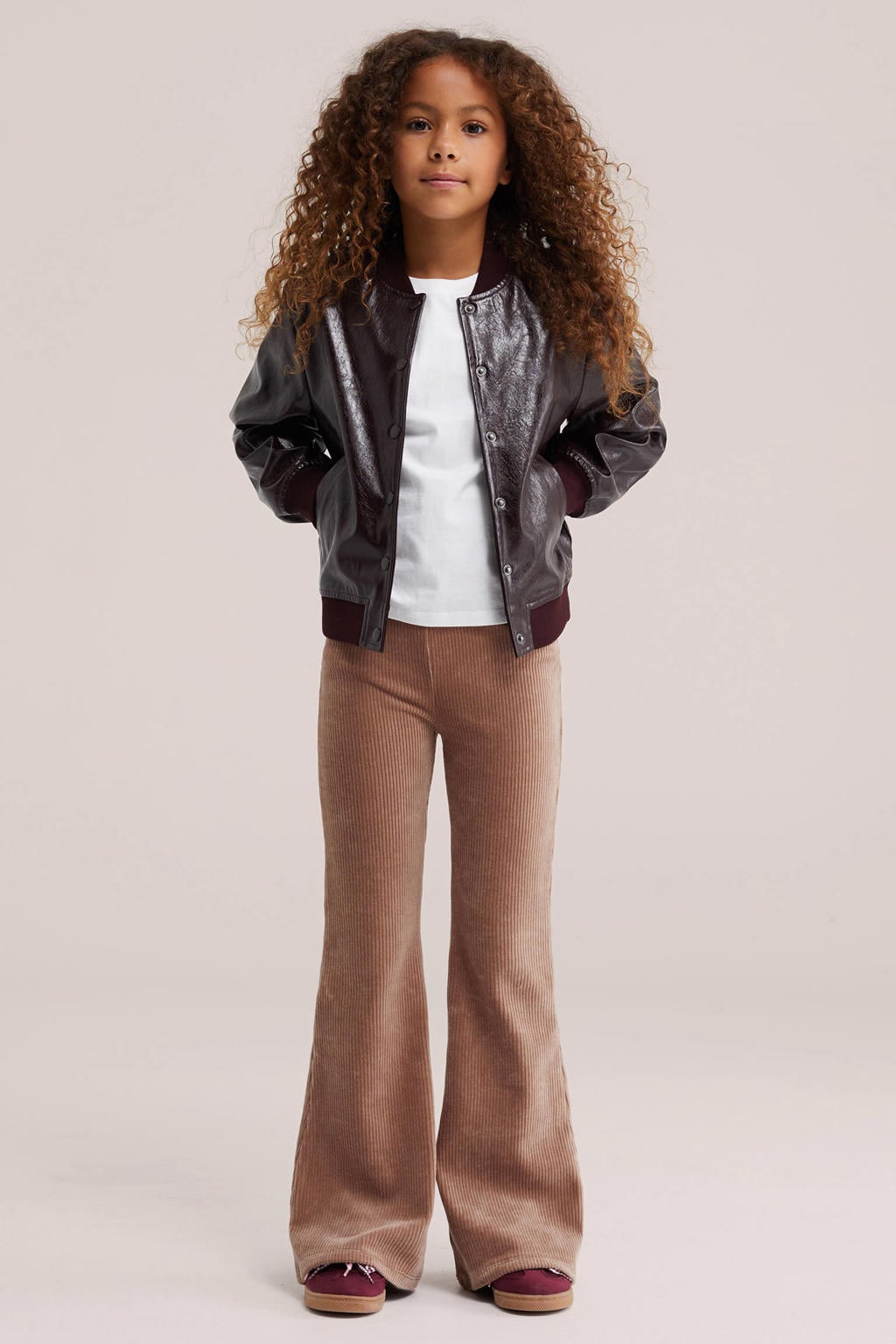 Lichtbruine meisjes WE Fashion fluwelen flared broek met elastische tailleband
