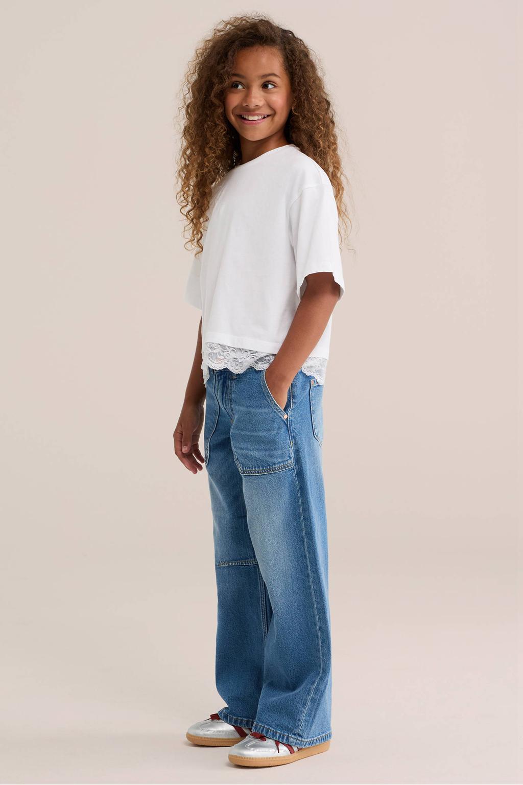 Medium blue denim meisjes WE Fashion wide leg jeans mediumblauw van denim met rits- en knoopsluiting en effen