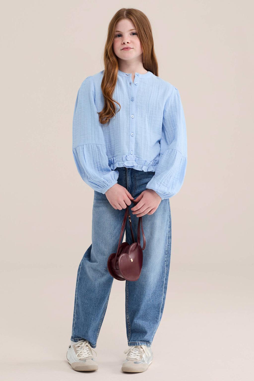 Lichtblauwe meisjes WE Fashion blouse van katoen met effen, lange mouwen, ronde hals, knoopsluiting en ruches