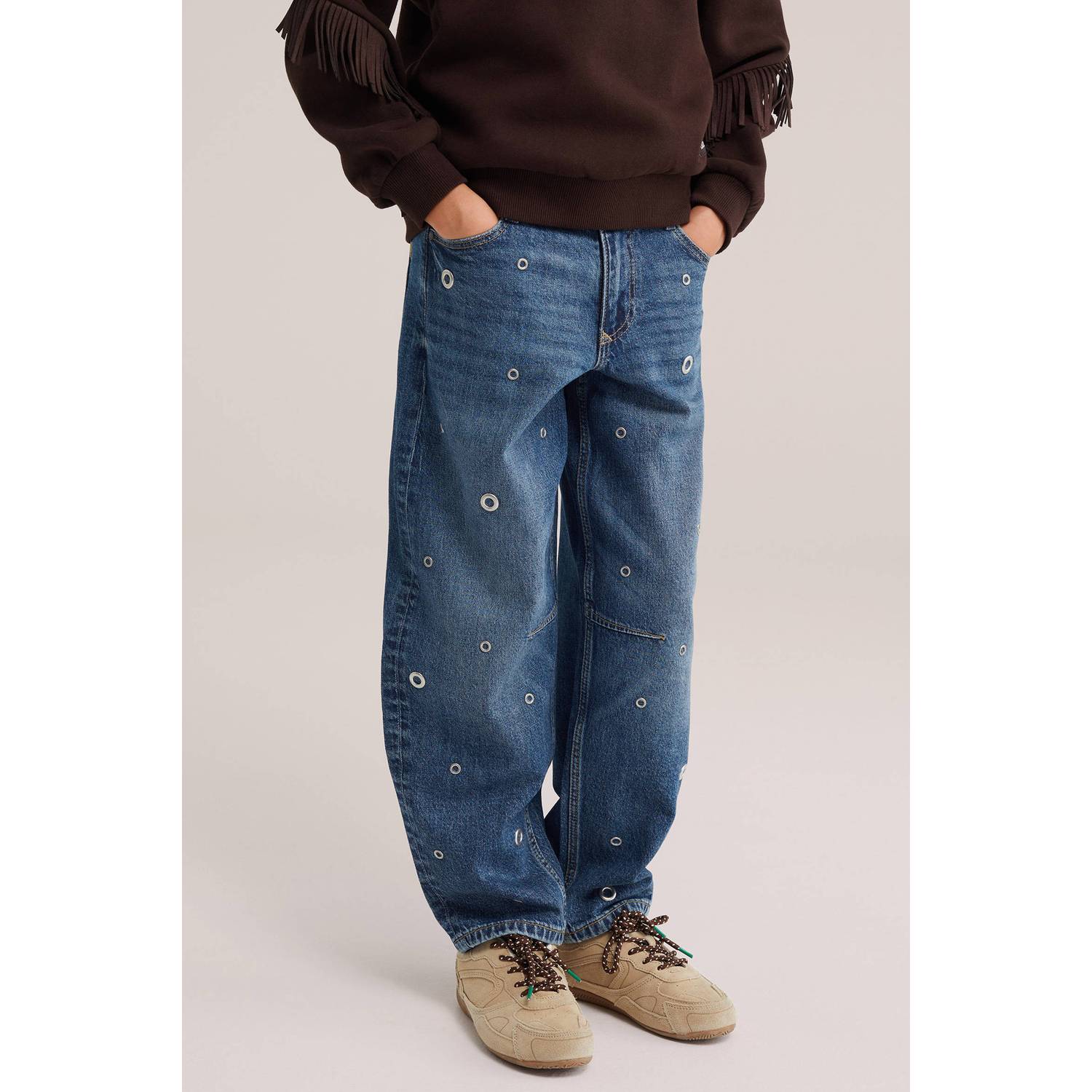 WE Fashion barrel jeans met studs easy blue denim