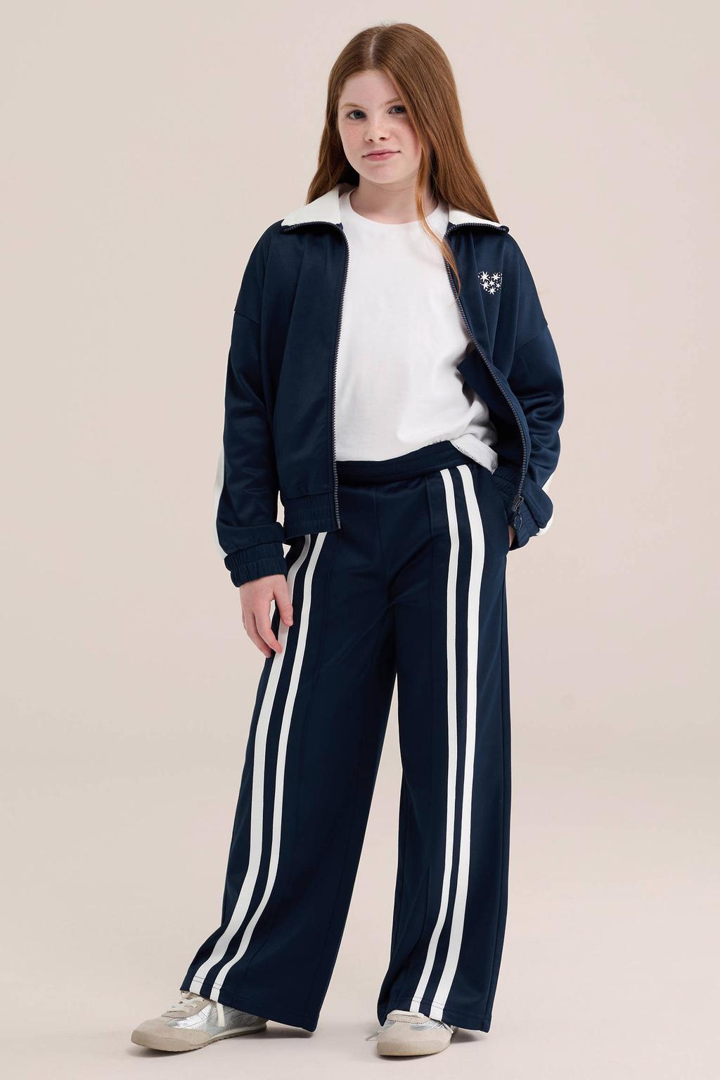Donkerblauwe meisjes WE Fashion loose fit gestreepte joggingbroek van polyester met elastische tailleband en effen