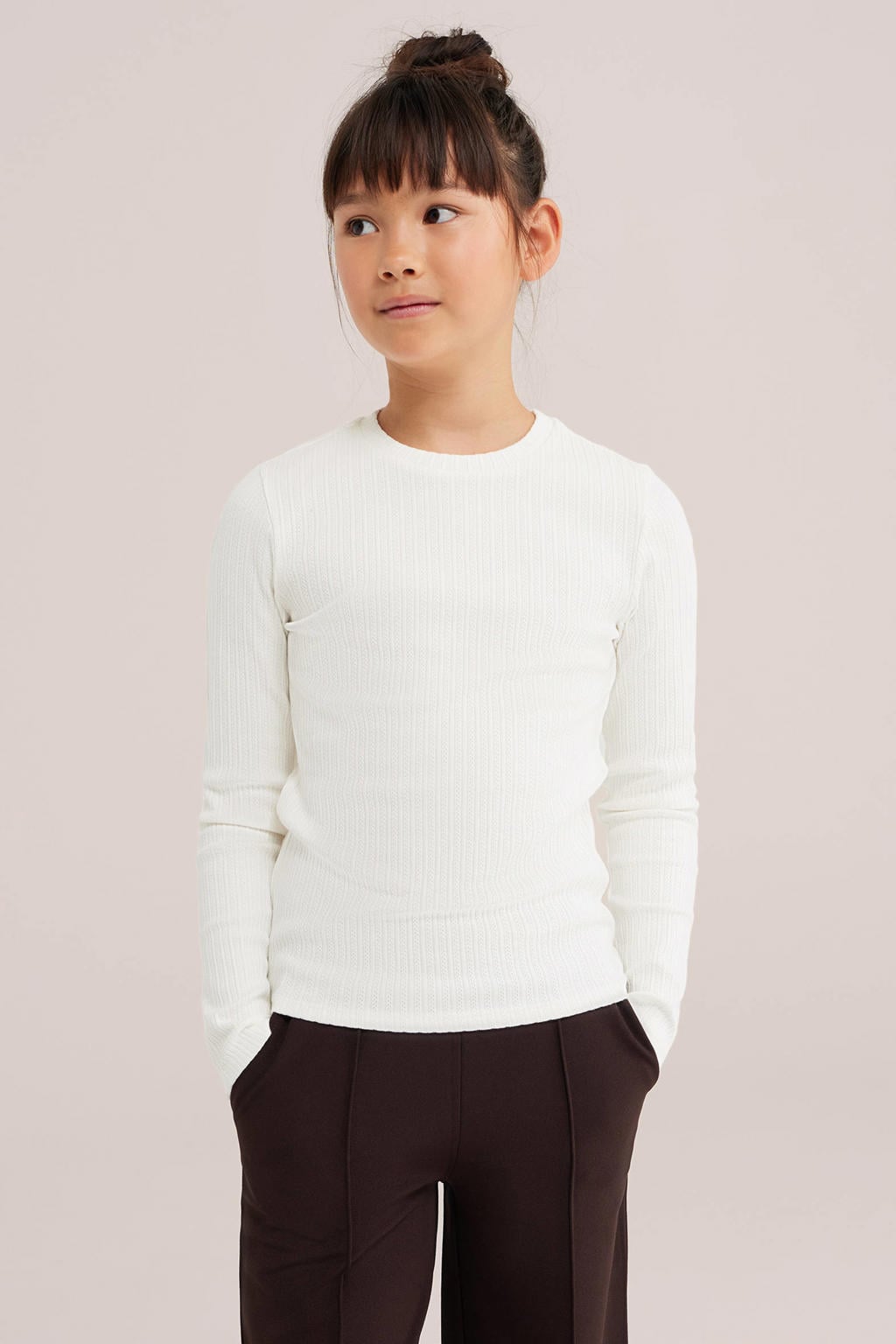 Ecru meisjes WE Fashion longsleeve van katoen met effen, lange mouwen, ronde hals en rib gebreide details