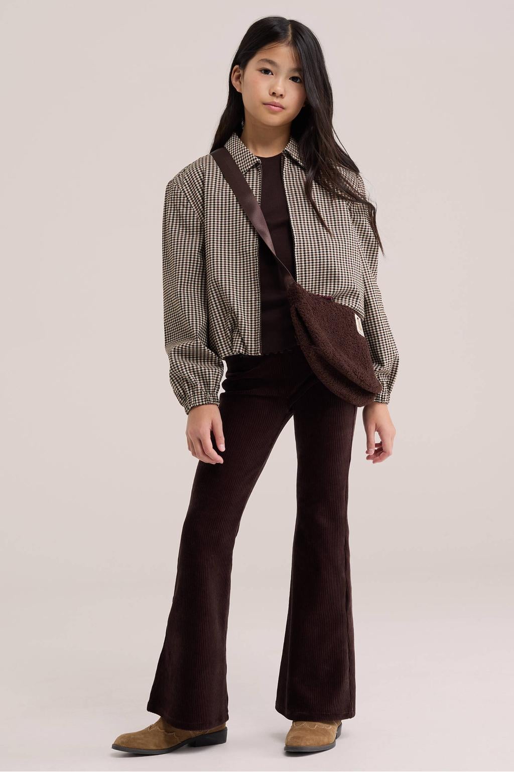 Bruin, zwart en ecru meisjes WE Fashion geruit bomberjack van viscose met lange mouwen en klassieke kraag