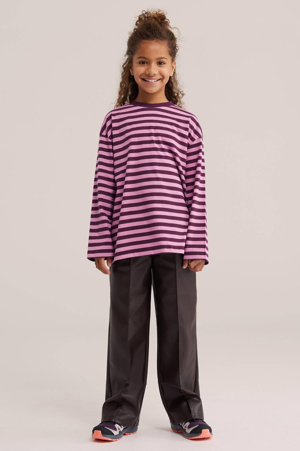 WE Fashion gestreepte longsleeve met backprint - donkerrood/roze