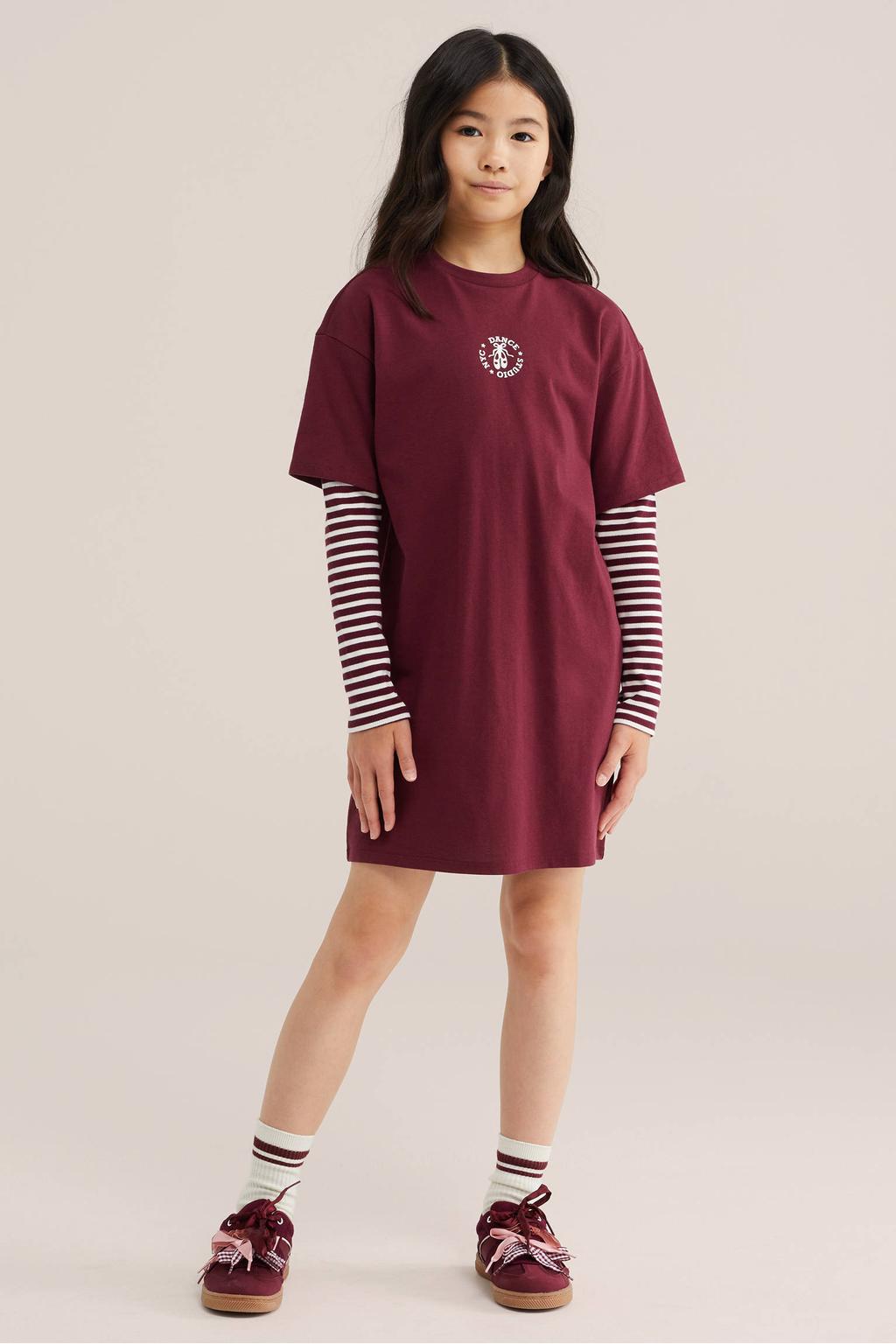 Donkerrode meisjes WE Fashion gestreepte T-shirtjurk van katoen met lange mouwen en ronde hals