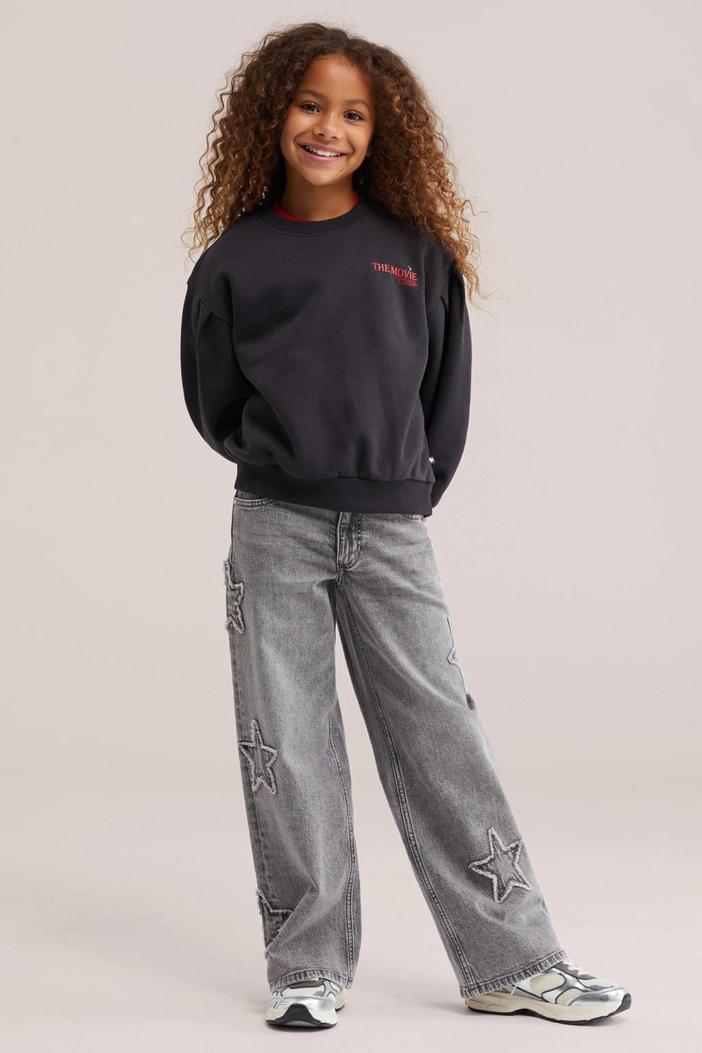 Zwart en rode meisjes WE Fashion sweater met backprint, lange mouwen, ronde hals en geribde boorden