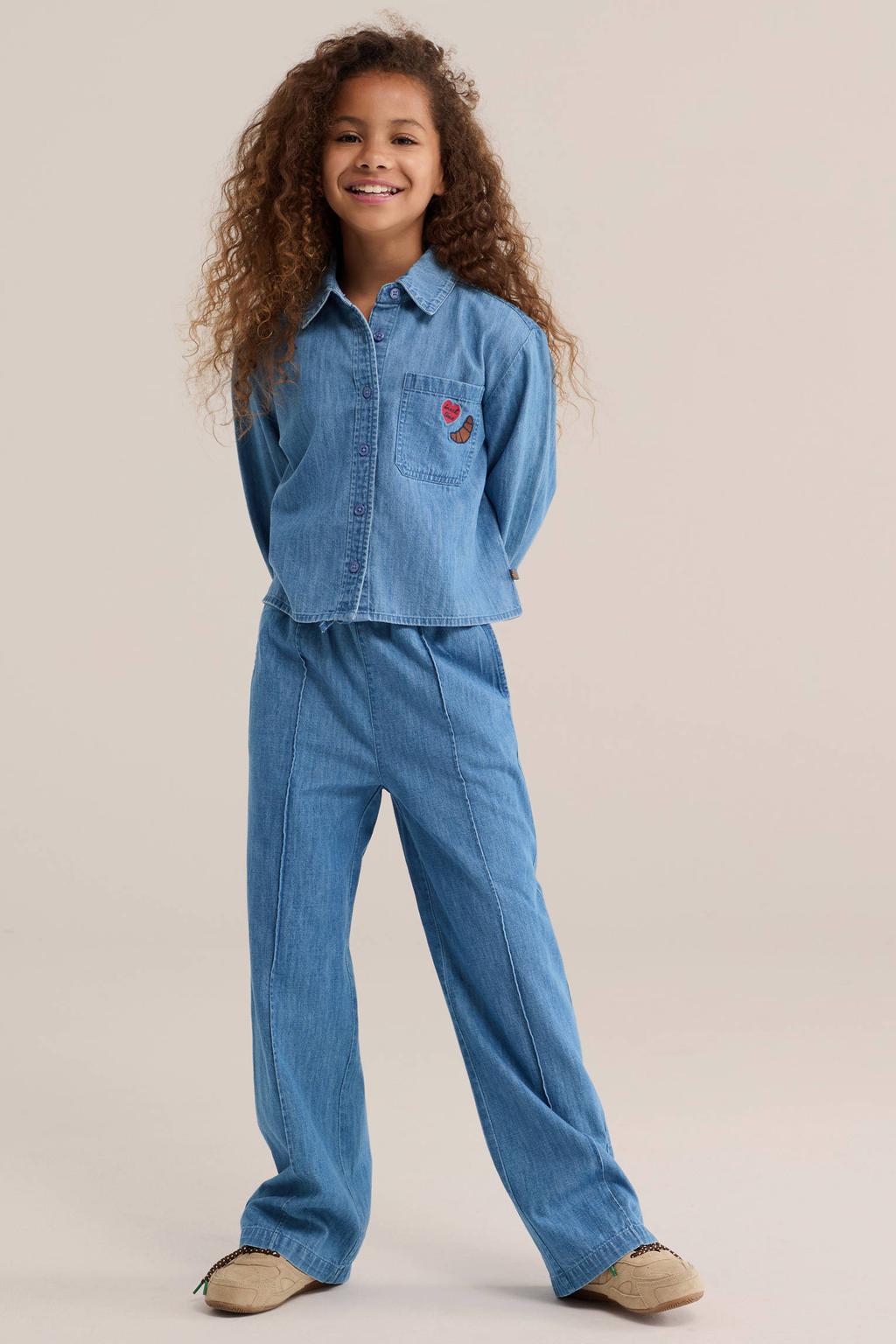 Medium blue denim meisjes WE Fashion Blue Ridge loose fit casual broek middelblauw van denim met regular waist, elastische tailleband met koord en effen