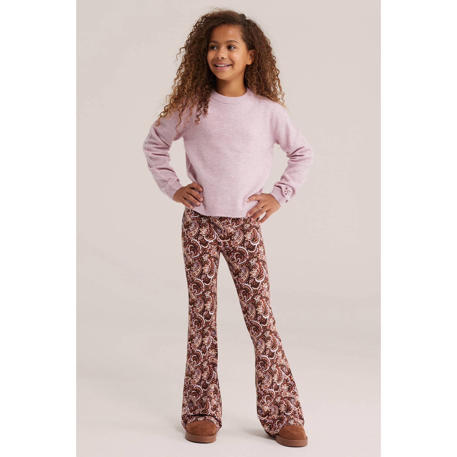 WE Fashion flared legging met print bruin