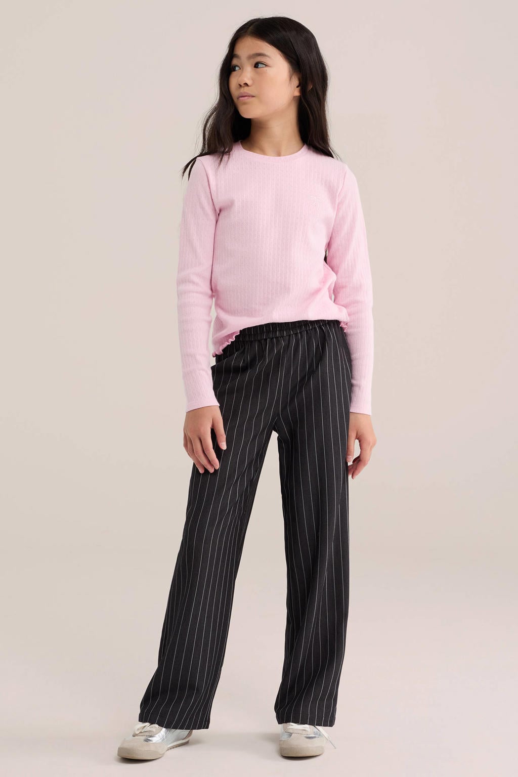 Lichtroze meisjes WE Fashion longsleeve van katoen met effen, lange mouwen, ronde hals en golvende afwerking