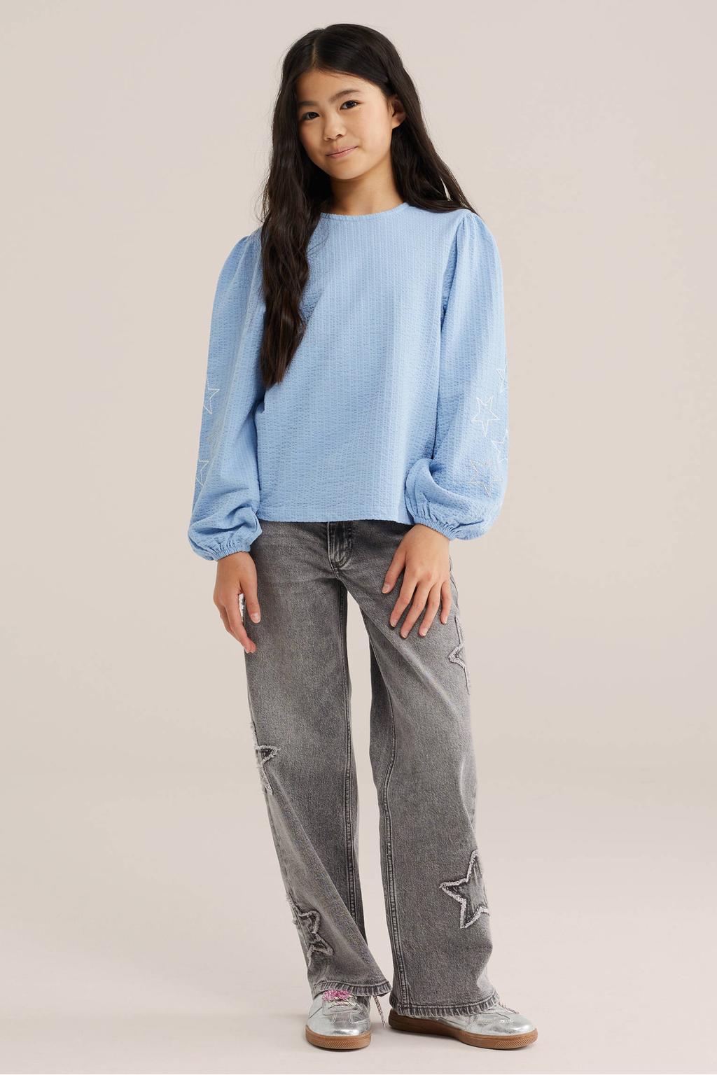 Lichtblauwe meisjes WE Fashion blousetop en sterren met lange mouwen, ronde hals en borduursels