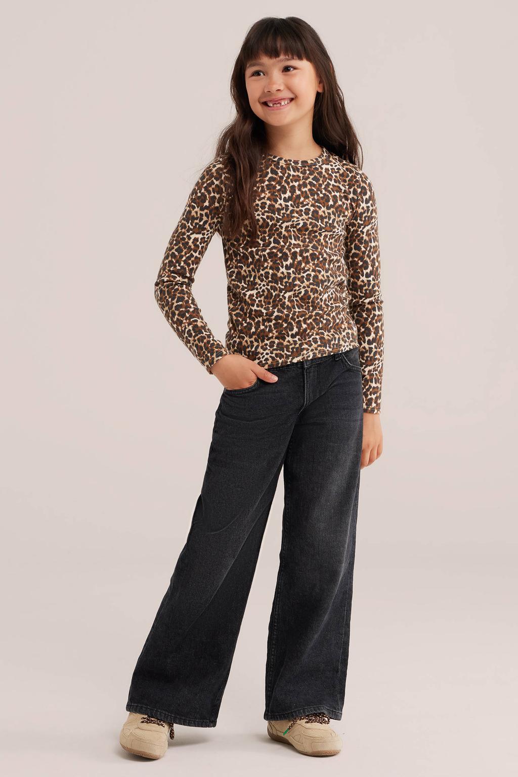 Bruine meisjes WE Fashion longsleeve van stretchkatoen met panterprint, lange mouwen en ronde hals