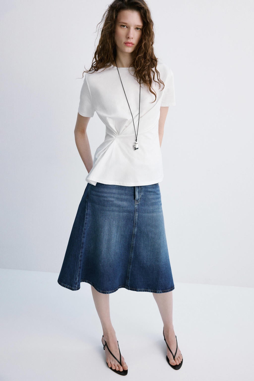 Witte dames Mango T-shirt van katoen met effen, korte mouwen, ronde hals en knoopdetail