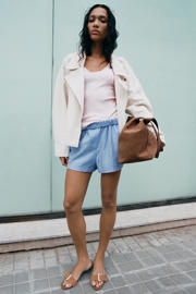 thumbnail: Mango straight regular waist gestreepte casual short lichtblauw