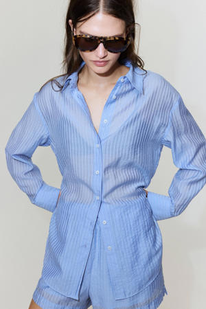 blouse met krijtstreep lichtblauw
