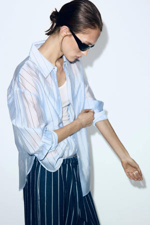blouse met krijtstreep lichtblauw