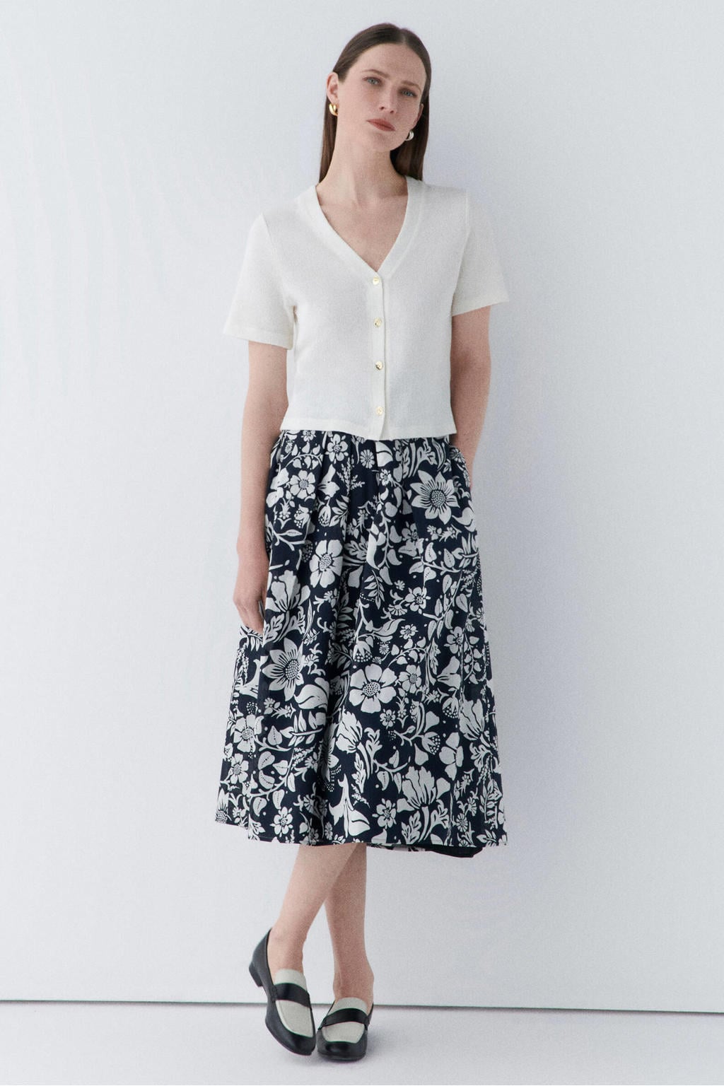 Ecru dames Caroll gebreid vest met effen, korte mouwen, V-hals en knoopsluiting