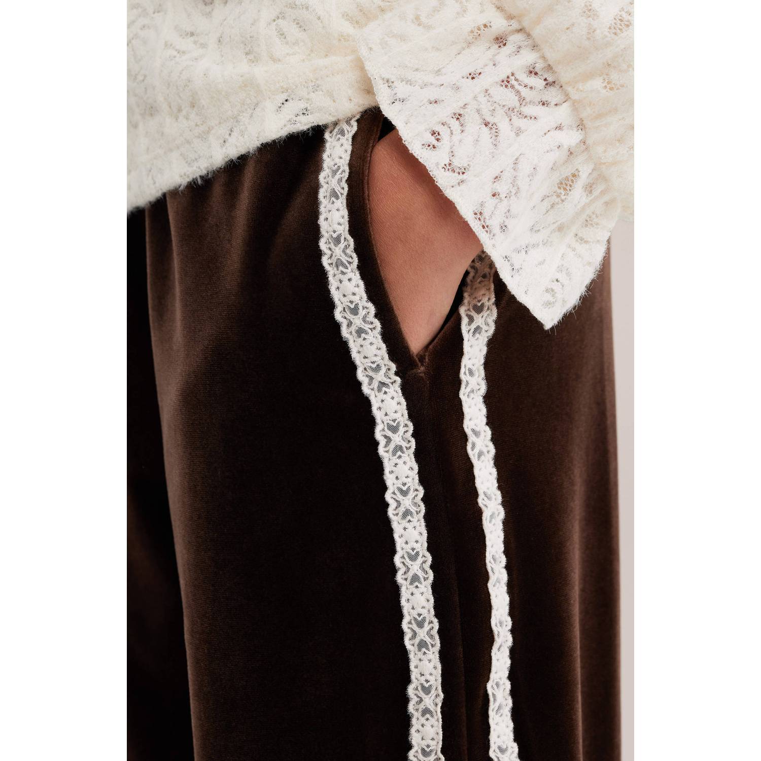 WE Fashion fluwelen loose fit casual broek bruin