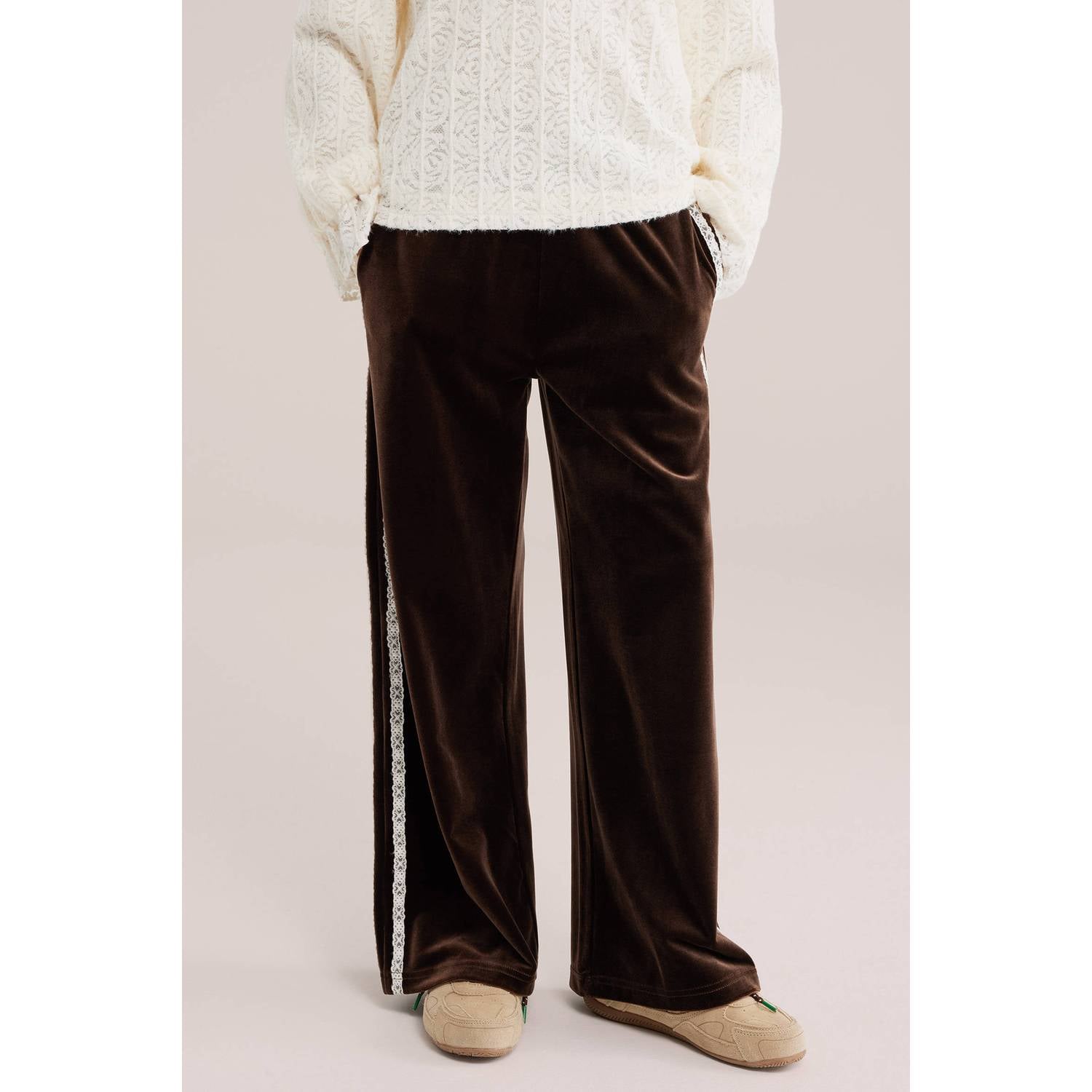 WE Fashion fluwelen loose fit casual broek bruin