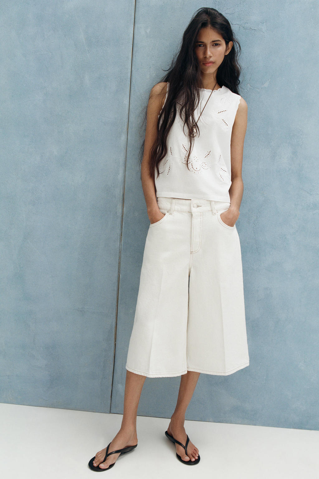 Witte dames Mango top broderie met effen en ronde hals