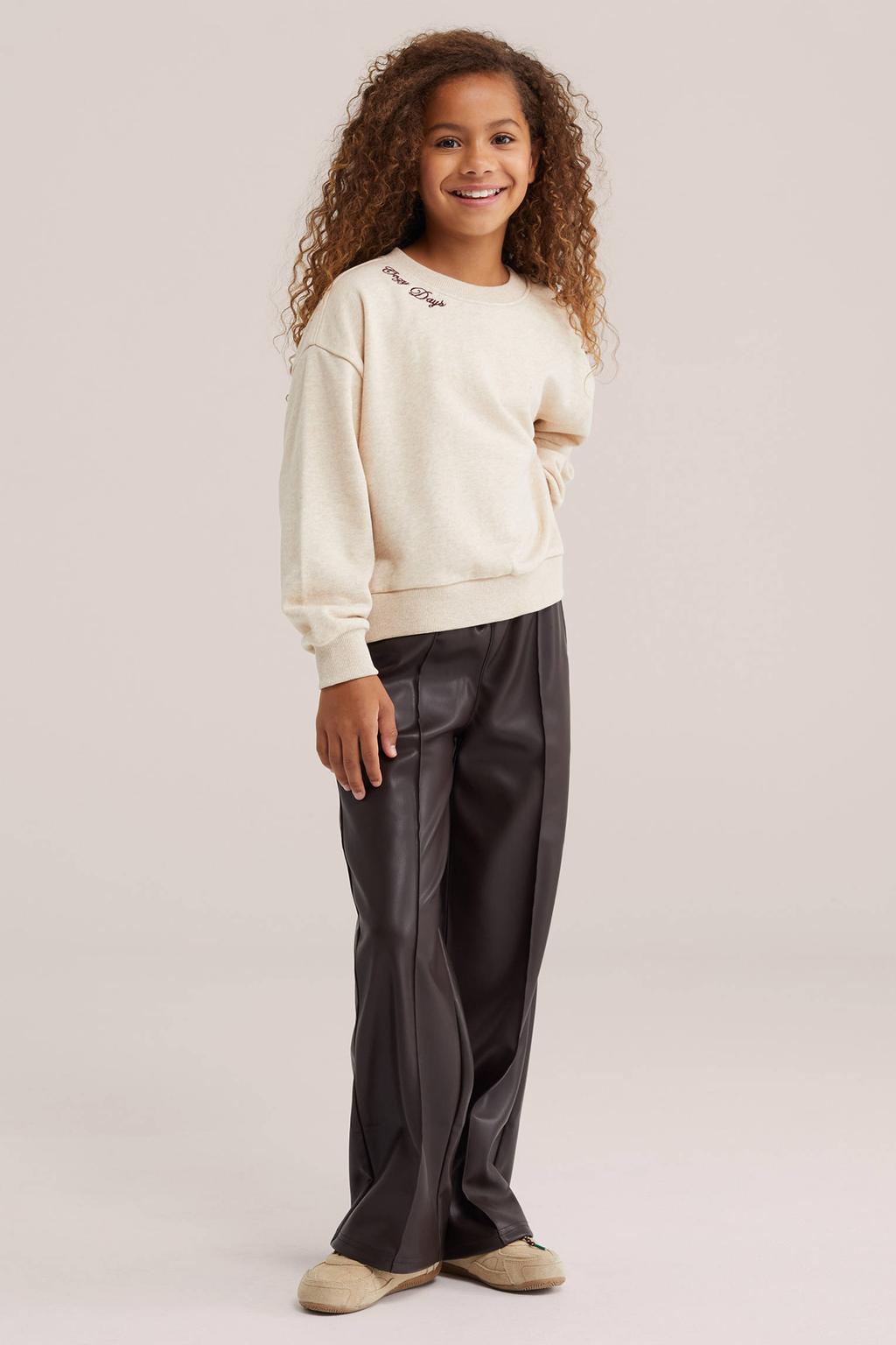 WE Fashion sweater met split en tekst - beige