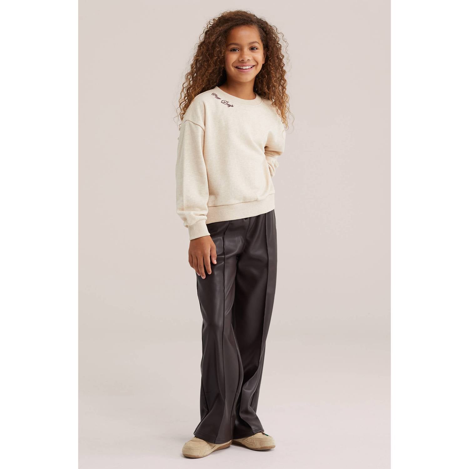 WE Fashion sweater met split en tekst beige