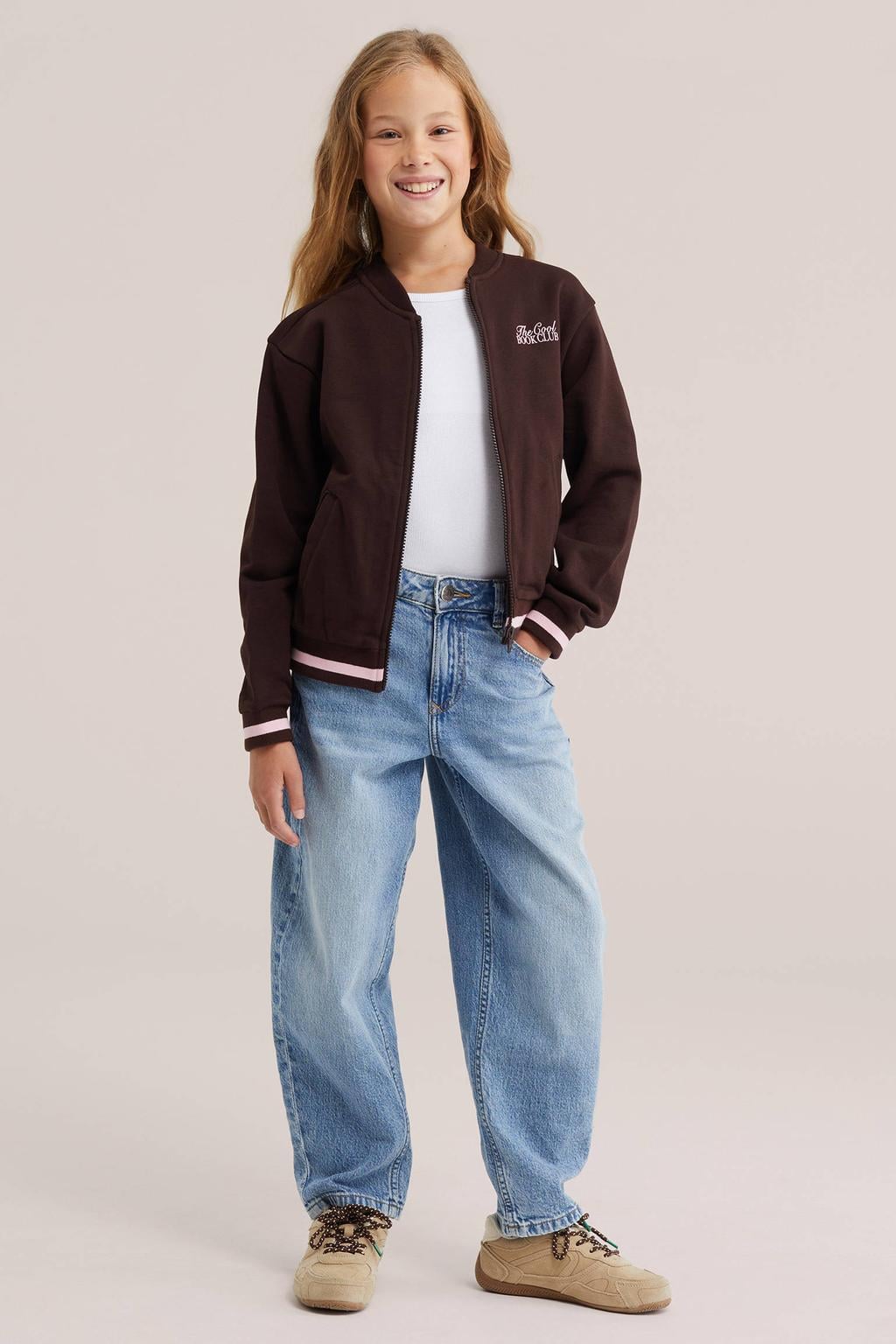 Bruin en roze meisjes WE Fashion oversized sweatvest van katoen met backprint, ronde hals en ritssluiting
