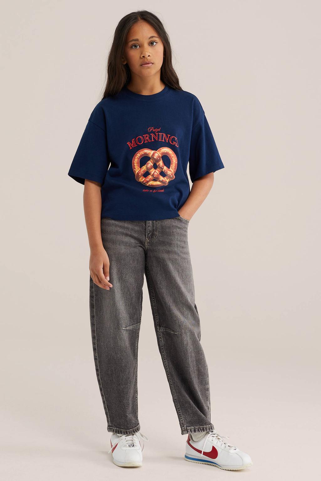 Donkerblauwe meisjes WE Fashion T-shirt van katoen met printopdruk, korte mouwen en ronde hals