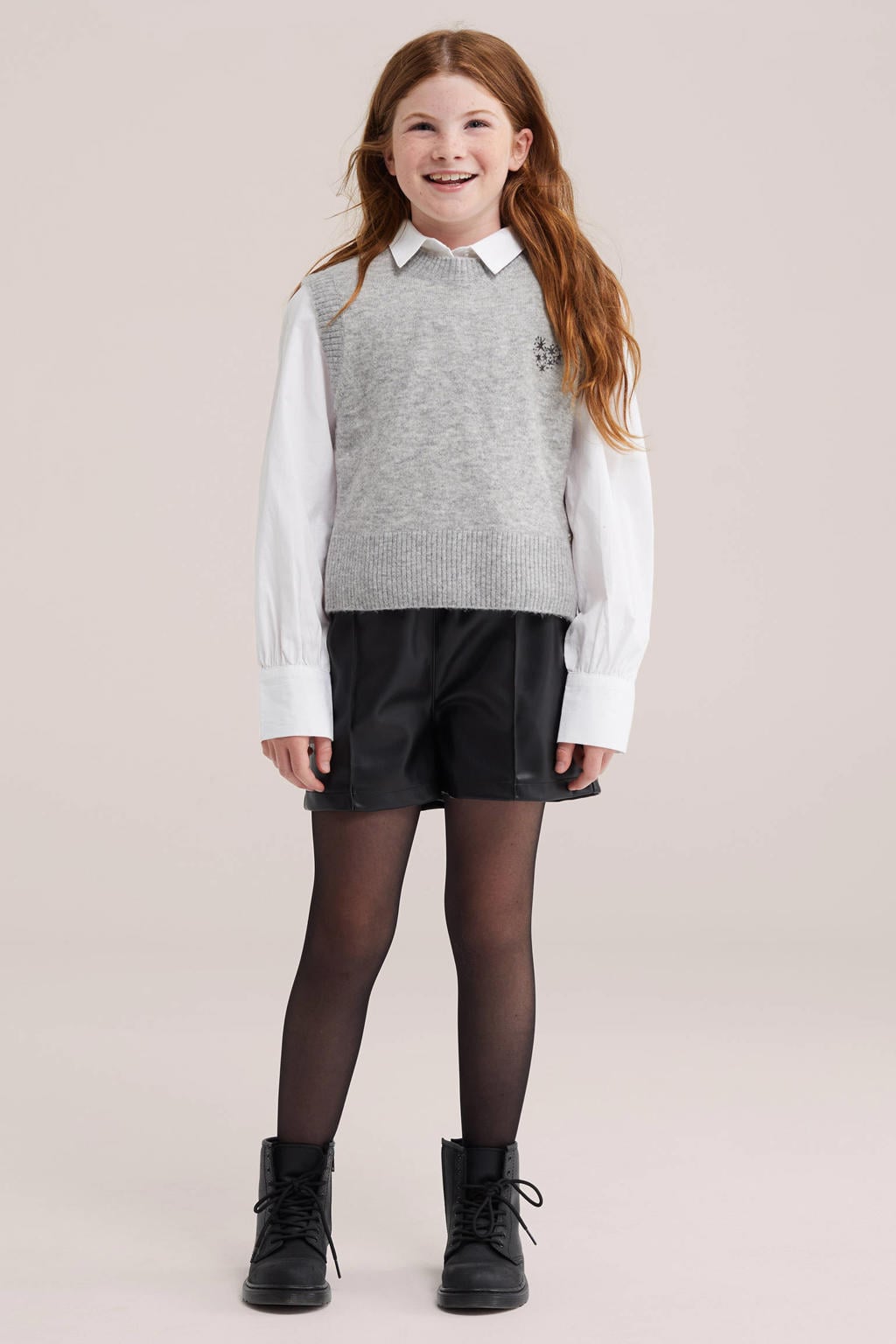 Zwarte meisjes WE Fashion imitatieleren straight leg paperbag short voorzien van