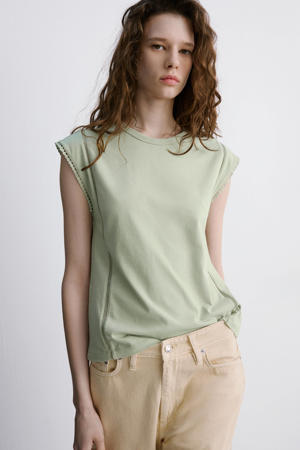 top met ingebreid patroon groen