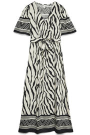 thumbnail: Zwart en ecru dames VERO MODA CURVE korte jurk van viscose met korte mouwen en V-hals