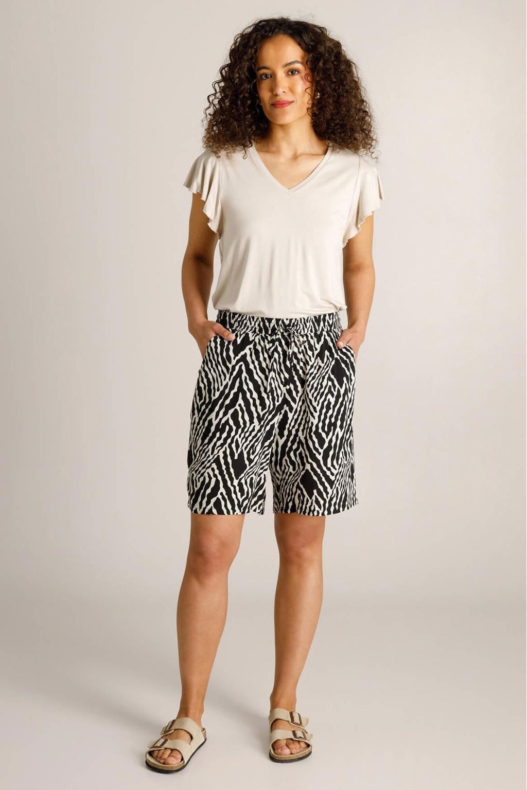 Zwarte dames Ivy Beau regular waist bermuda short van viscose met loose fit en elastische tailleband met koord