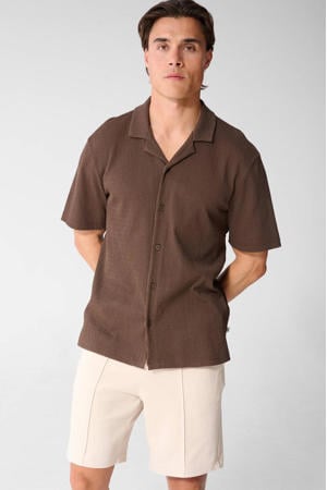 regular casual overhemd met textuur donkerbruin