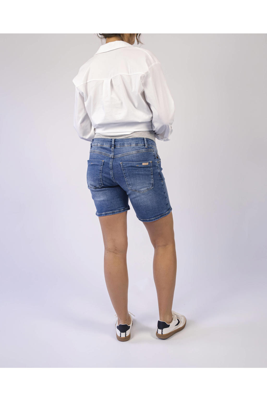 Medium blue denim dames LOVE2WAIT regular zwangerschaps short van denim met knoopsluiting en effen